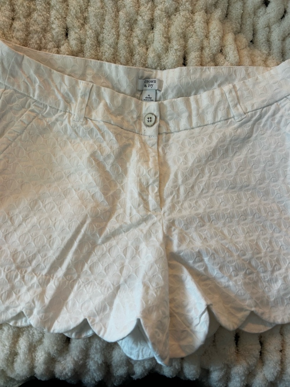 crown & ivy White Scalloped Hem Textured Women's Shorts